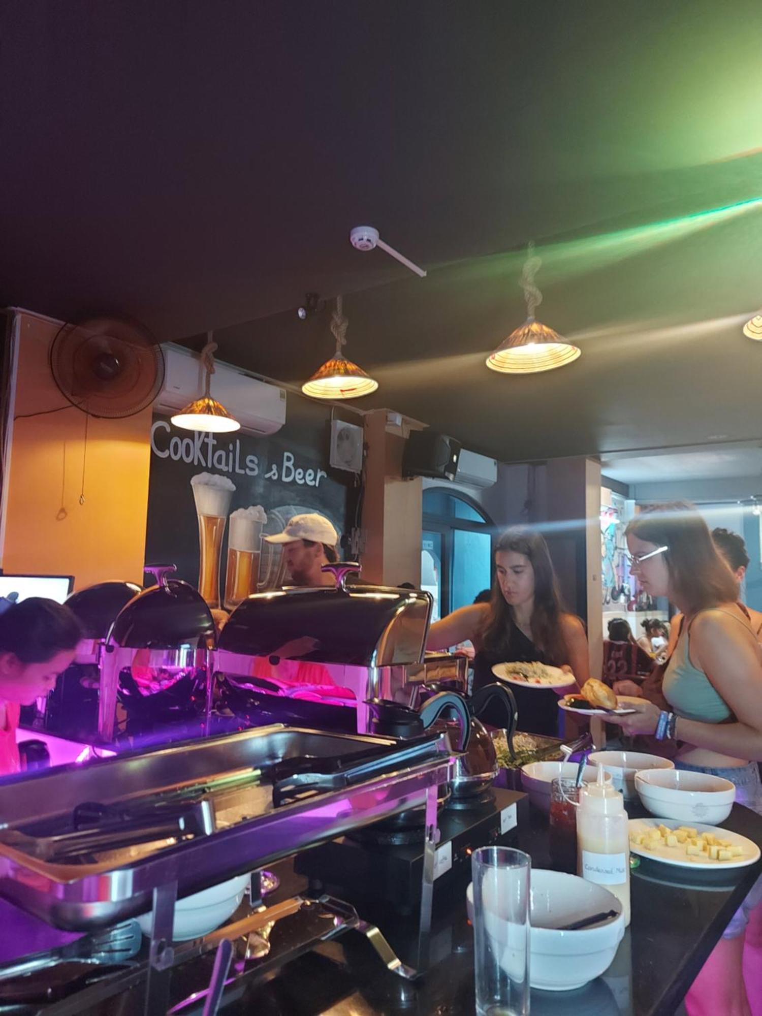 Saigon Rooftops Hostel Хошимин Экстерьер фото